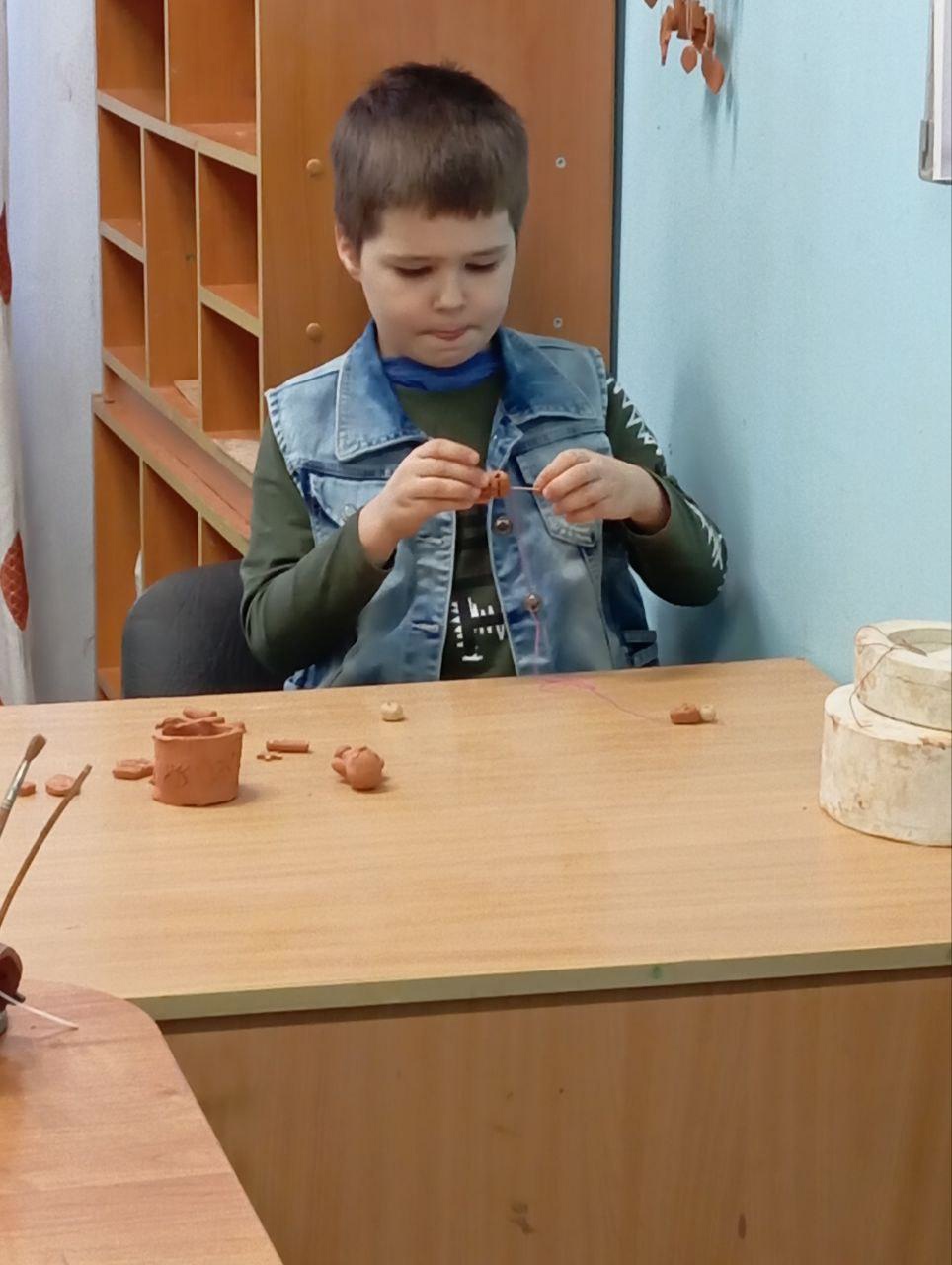  Глиняные шедевры! ✨ Наблюдать за тем, как детей превращают непростую глину в произведения искусства, невероятно вдохновляюще! 