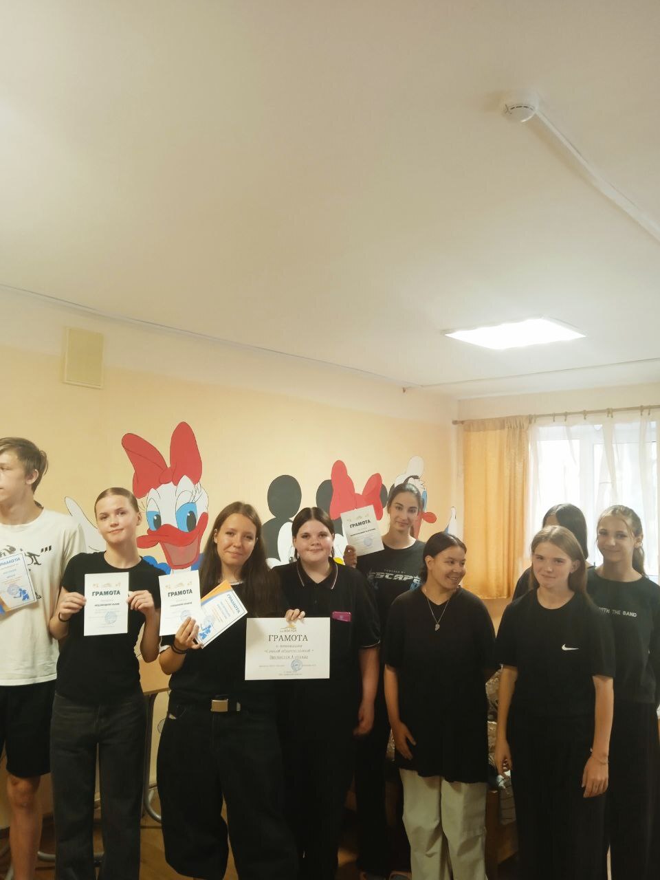 Как быстро пролетело время! Заключительный день в ДОЛ «Восток» для воспитанников ГБУ ЛО «Никольский ресурсный центр» стал настоящей симфонией эмоций — от искреннего смеха до трогательных прощаний.