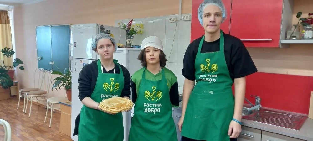 Кулинарный кружок в Никольском ресурсном центре - это особенное место, где вкусно пахнет и всегда тепло от улыбок. На очередном занятии ребята осваивали искусство приготовления блинов.