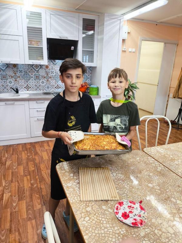 Шарлотка - всеми любимый и очень популярный десерт. 