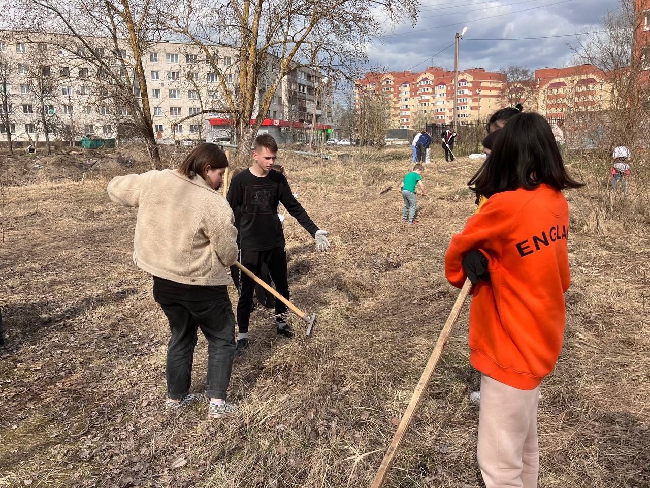 В Никольском ресурсном центре прошел весенний субботник