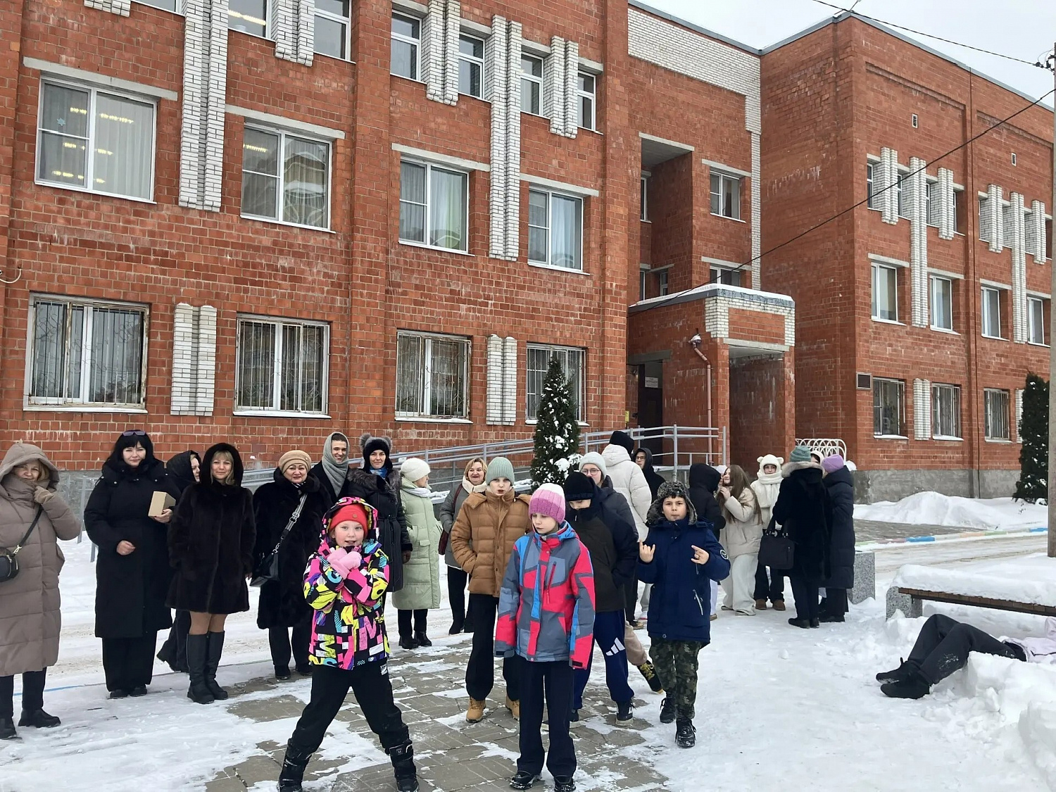 В Никольском ресурсном центре состоялись плановые практические учения по отработке действий в случае возникновения чрезвычайной ситуации и пожарной опасности. Мероприятие направлено на повышение уровня безопасности воспитанников, педагогов и всего персона