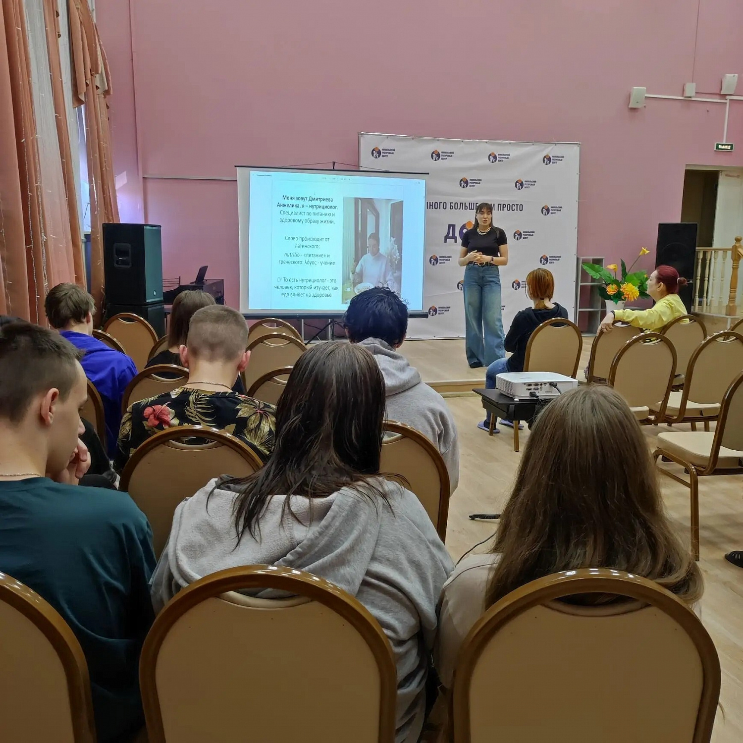 У нас в гостях волонтёры из АНО «Центр социальной поддержки и добровольчества «Созидатели».