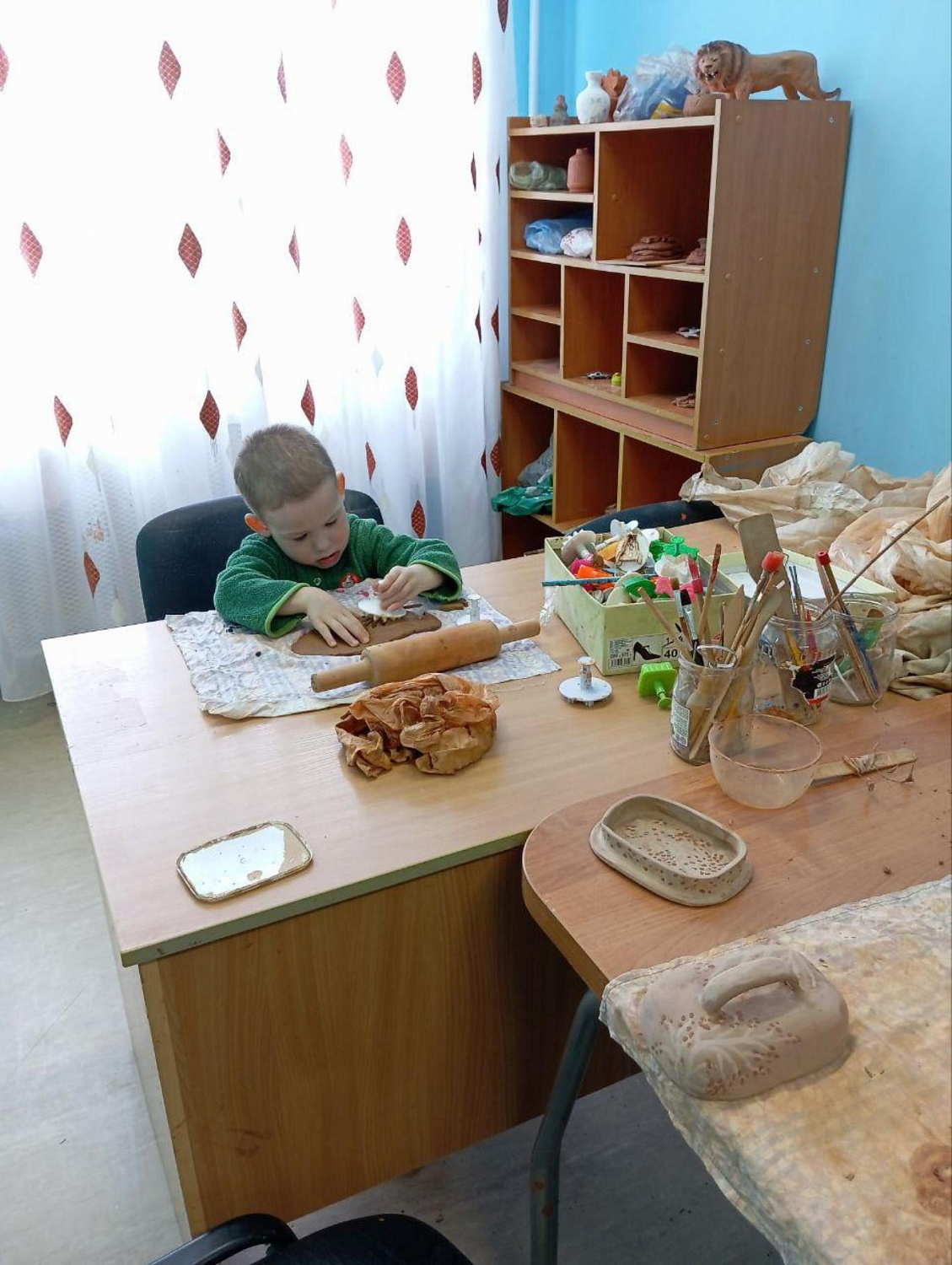 В гончарной мастерской