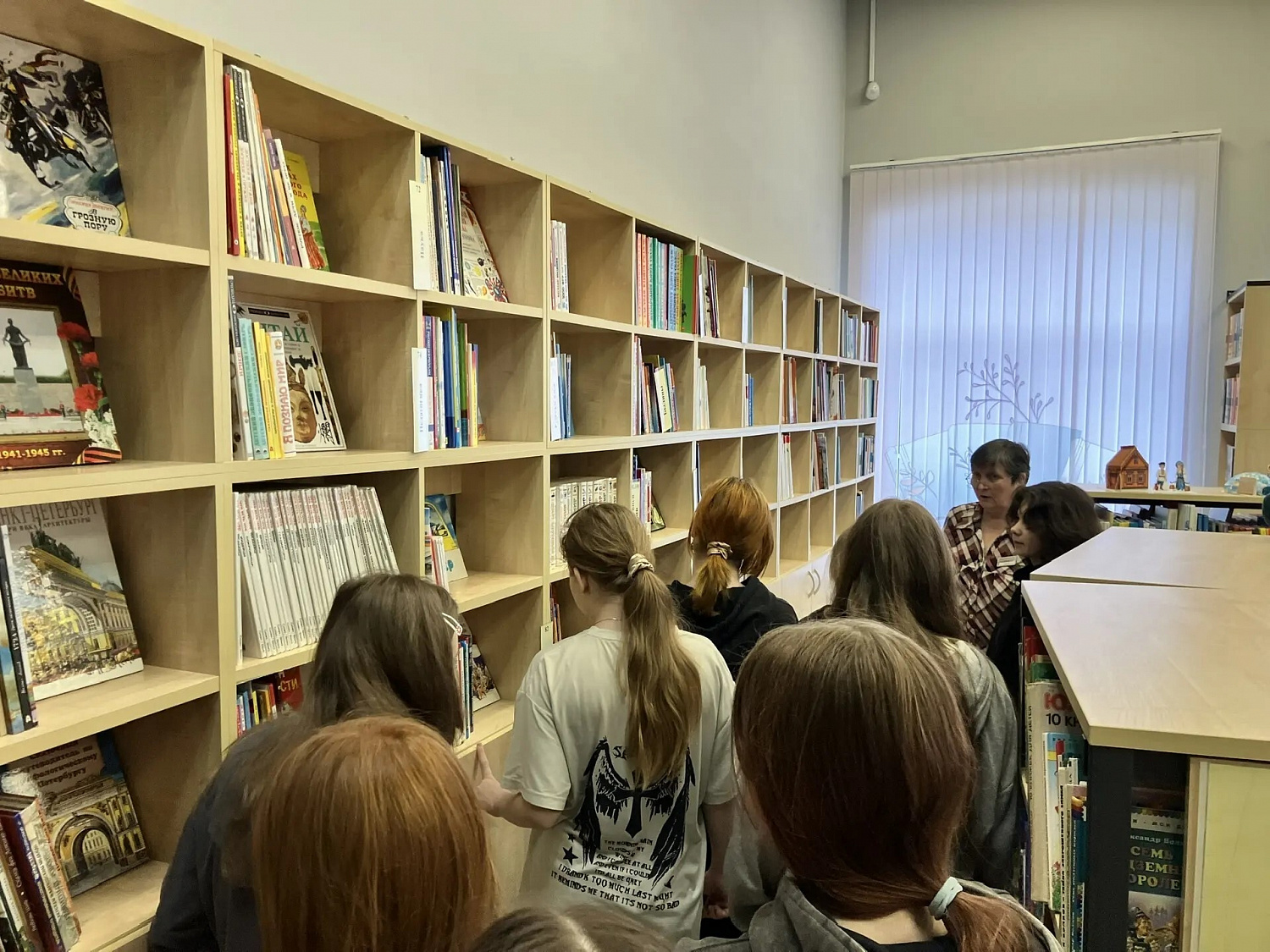 Тишина, уют и десятки профессий в одной: экскурсия в Никольскую городскую библиотеку