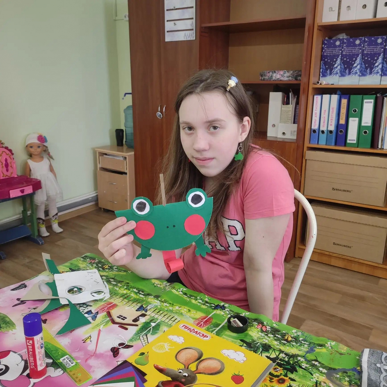 В Никольском ресурсном центре есть одно особенное место, которое наши ребята любят без памяти. Это Мастерская волшебников Светланы Юрьевны. 