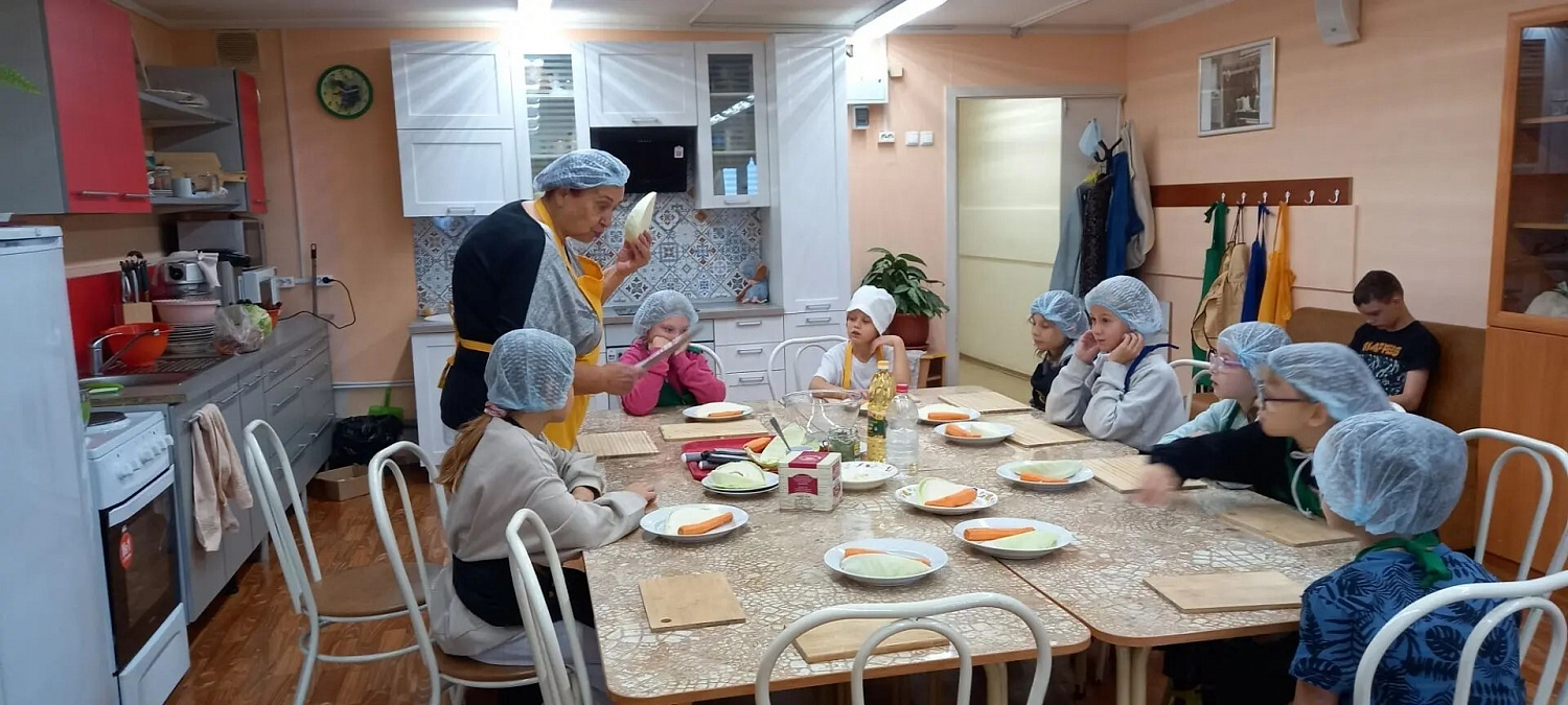 Осень — время витаминов, и на занятии по кулинарии ребята это доказали. 